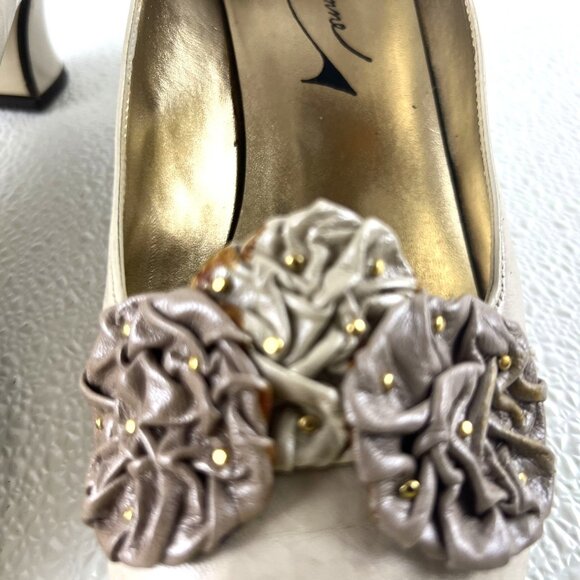 Adrienne 8.5 Womens Bone Leather Heels With Floral Embellishments & Gold Accents - Picture 11 of 16